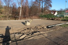 Kładą polbruk pod budowę hali namiotowej