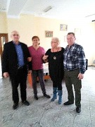 Stoją od lewej: Andrzej Paciorek, Alina Wróblewska, Dorota Gałęzowska i Marian Bedus